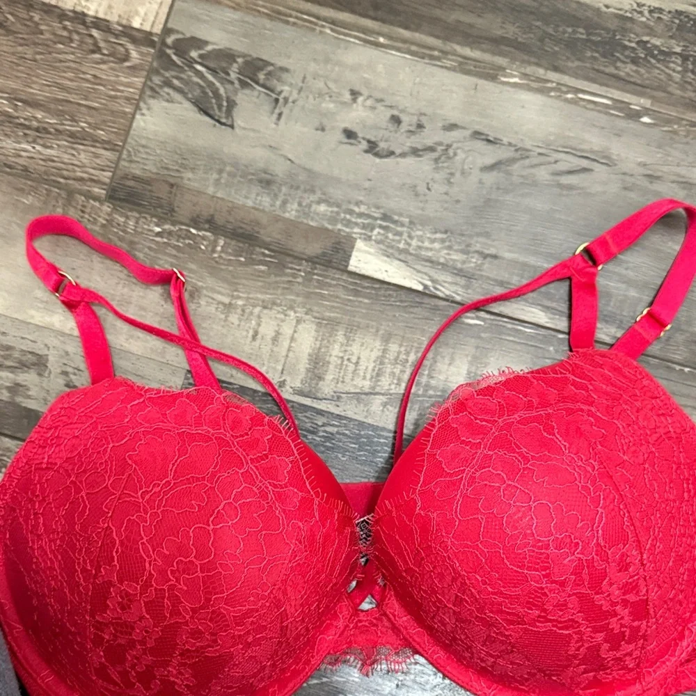 Victoria's Secret red Lace Push-Up Bra - Picture 4 of 4